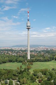 Der Donauturm bei Tag