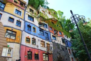 Die Fassade des Hundertwasserhauses