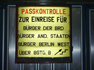 Schild im Tränenpalast