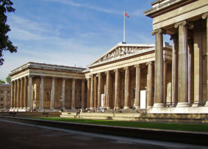 Die Hauptfassade des British Museum