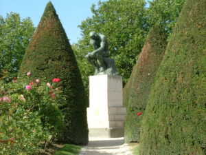 Skulptur "Der Denker" im Garten des Musée Rodin