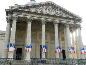 Die Hauptfassade des Panthéon