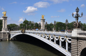 Die Pont Alexandre III bei Tag