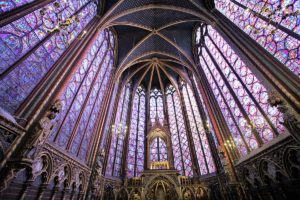 Die Glasfenster in der Oberkapelle der Sainte Chapelle