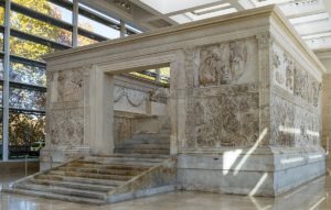 Vorderansicht des Ara Pacis Augustae