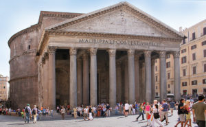 Die Hauptfassade des Pantheons Rom