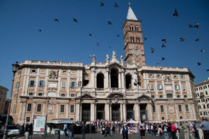 Die Hauptfassade von Santa Maria Maggiore