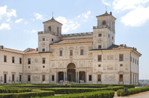 Blick vom Garten auf die Villa Medici