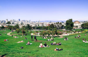 Blick vom Dolores Park auf Downtown San Francisco