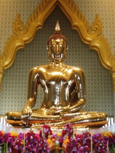 Vorderansicht des Goldenen Buddhas