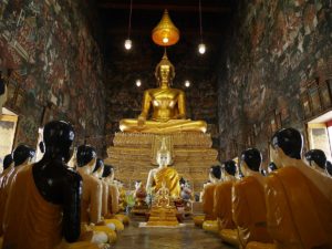 Buddha-Statuen im Wat Suthat