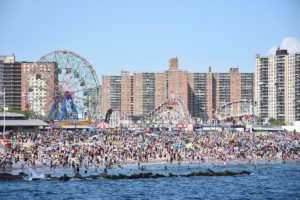 Strand und Vergnügungspark auf Coney Island