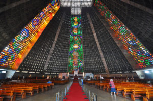 Der Innenraum der Kathedrale von Rio de Janeiro