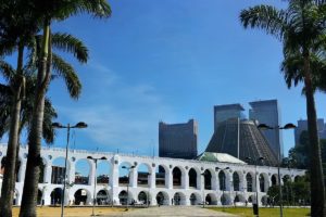 Der Carioca Aquädukt und die Kathedrale von Rio de Janeiro in Lapa