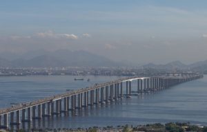 Panoramabild der Rio-Niterói-Brücke