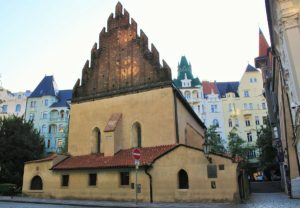 Die Fassade der Altneu-Synagoge