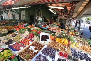 Obst- und Gemüsehändler auf dem Viktualienmarkt