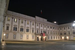 Der Königliche Palast Mailand bei Nacht